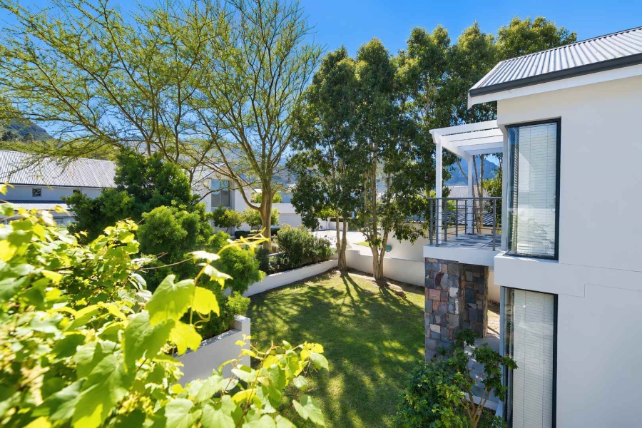 4 Bedroom Property for Sale in Fernkloof Estate Western Cape
